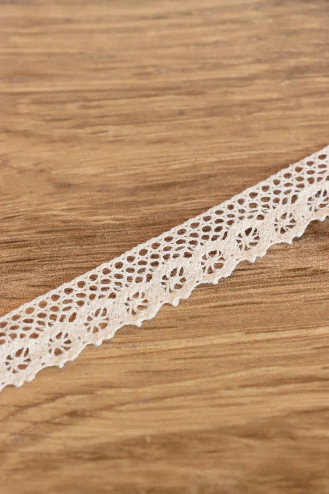 Beige .75" Wide Crochet Lace Trim