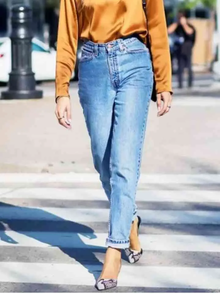 Buttoned Cropped Jeans