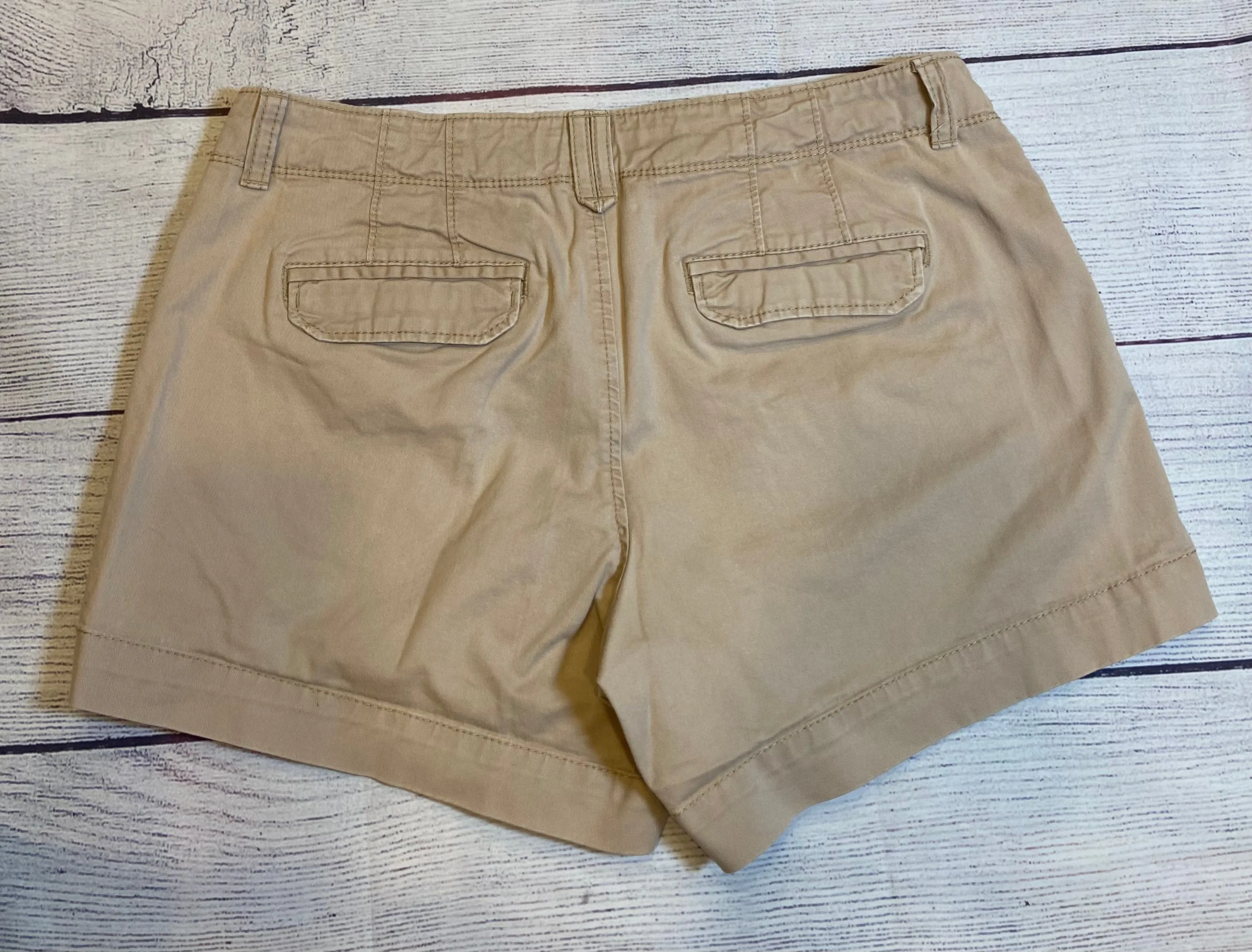 Old Navy Khaki Low-rise Shorts Womens size 4