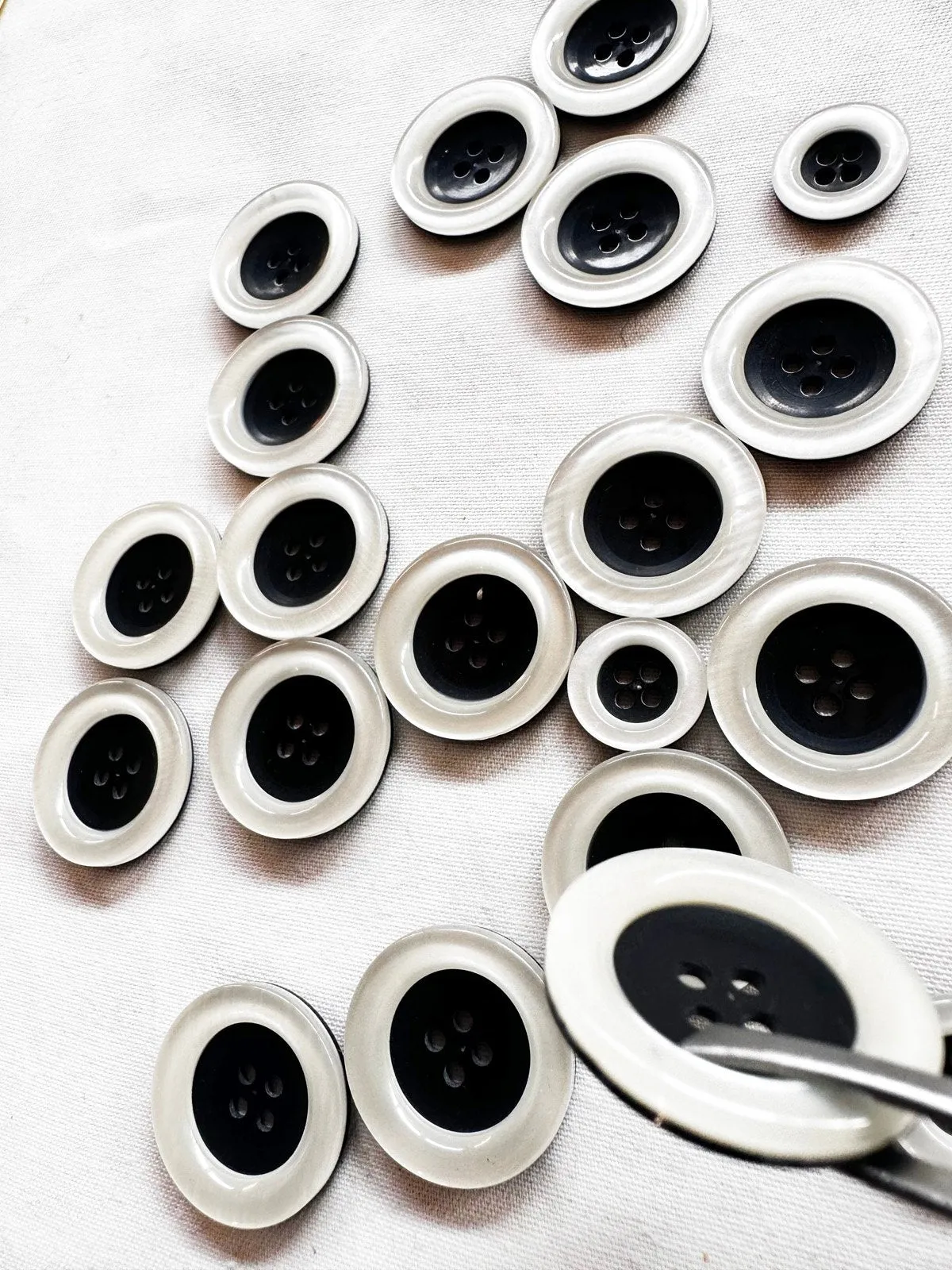 Pearly Edge Black Buttons