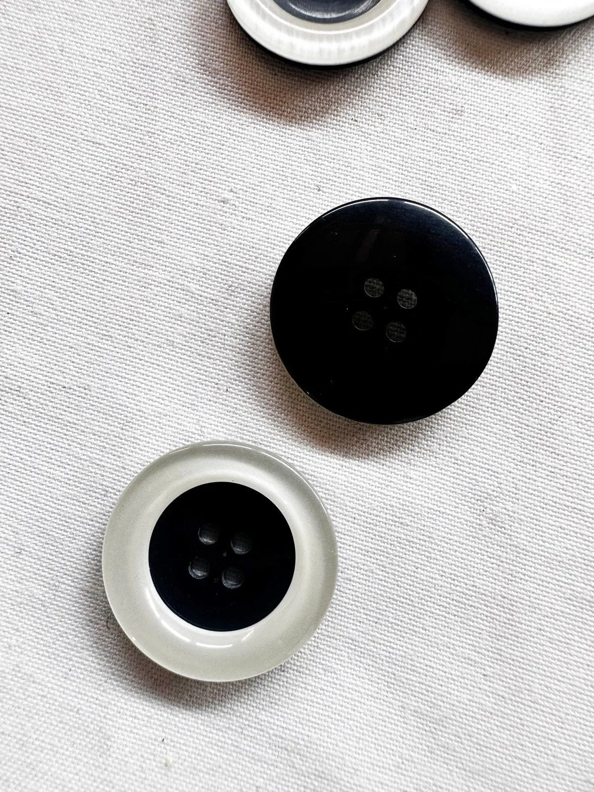 Pearly Edge Black Buttons